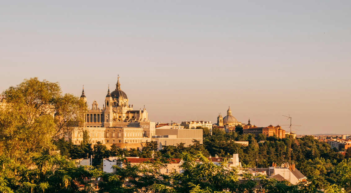 brown-and-white-concrete-building-during-daytime